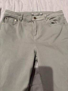 Tractr Women's Light Sage Skinny Jeans